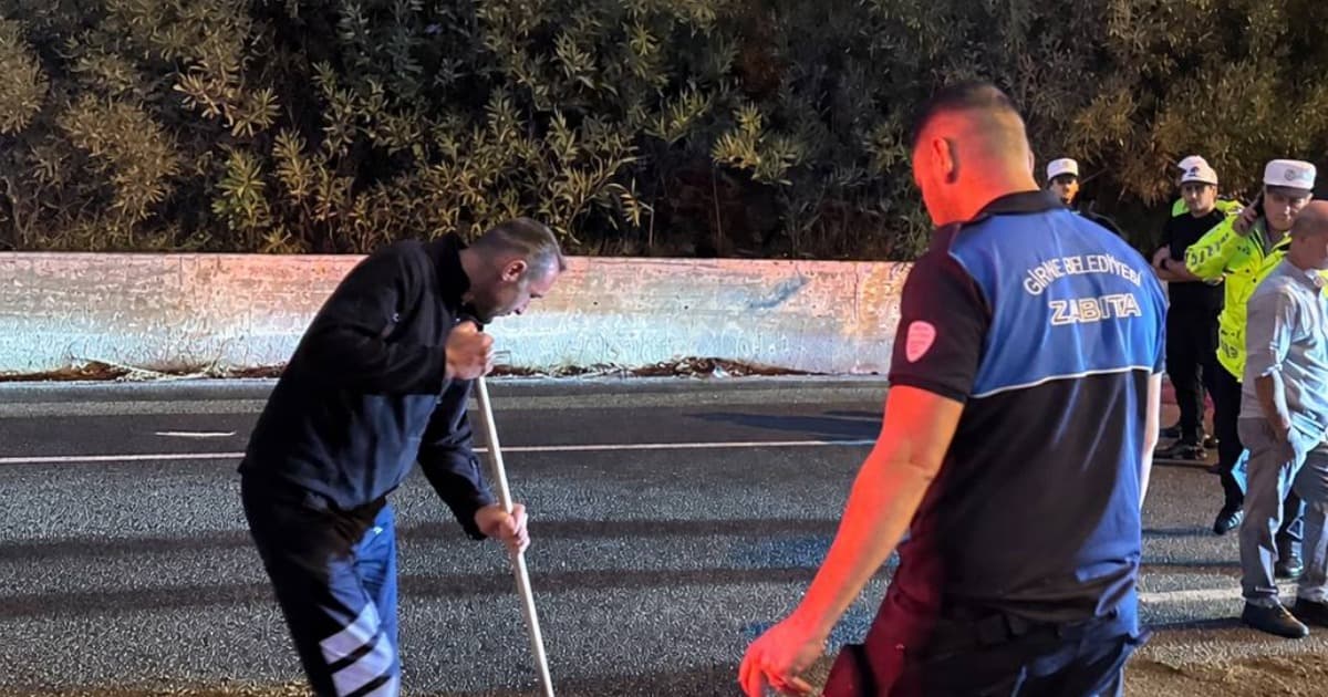 Devrilen otobüs kaldırıldı: Yol kontrollü olarak açılıyor