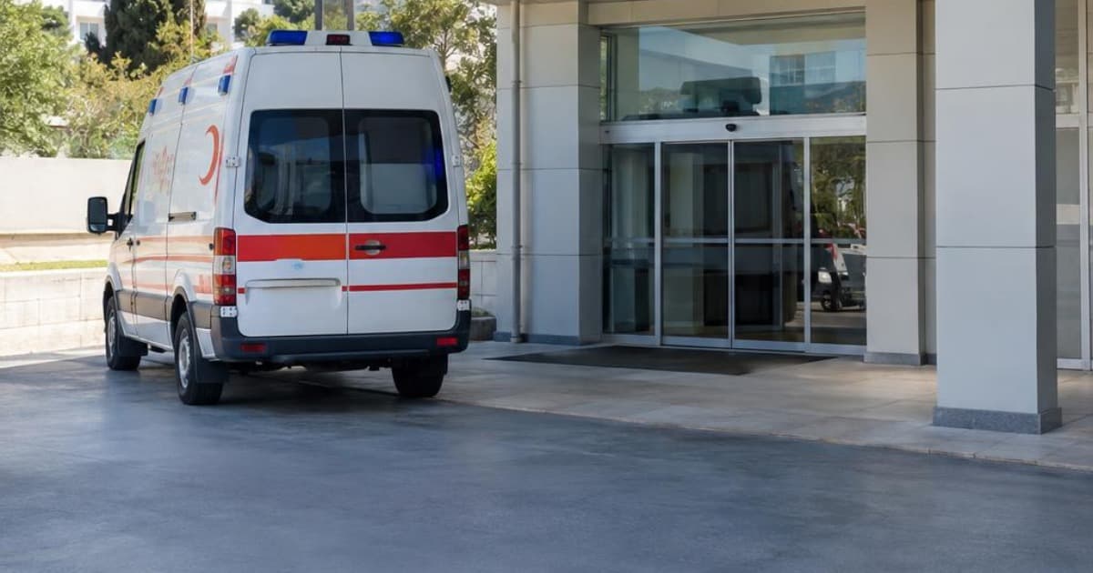 Girne'de 3 yaşındaki çocuk ikinci kattan düştü