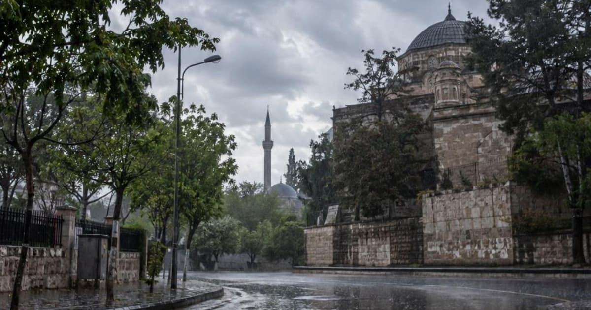 Meteoroloji Dairesi'nden yerel yağış ve kuvvetli rüzgar uyarısı