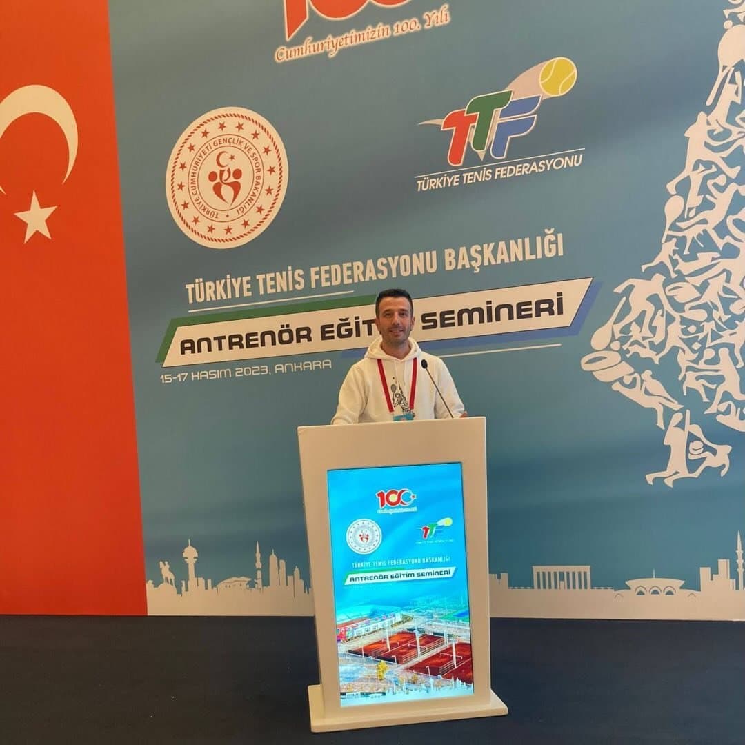 Tenis Antrenörü
