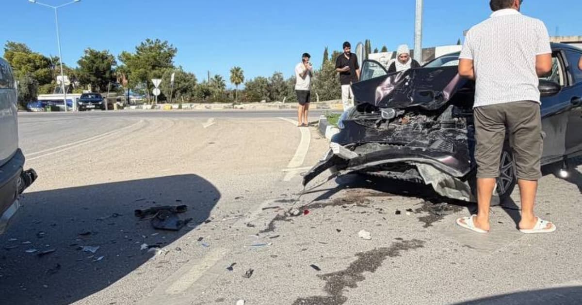 Girne Amerikan Üniversitesi üst yolunda maddi hasarlı kaza meydana geldi